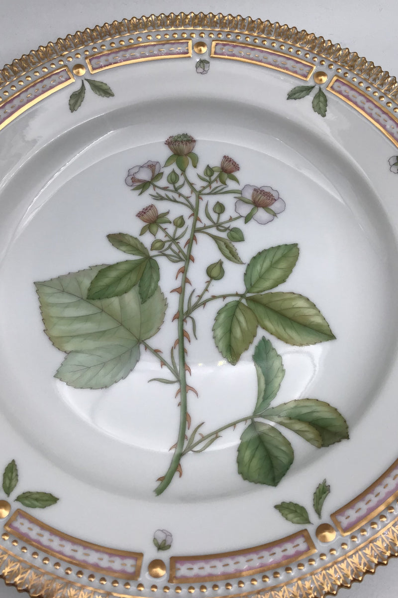 Royal Copenhagen Flora Danica Dinner Plate No. 20 / 3549