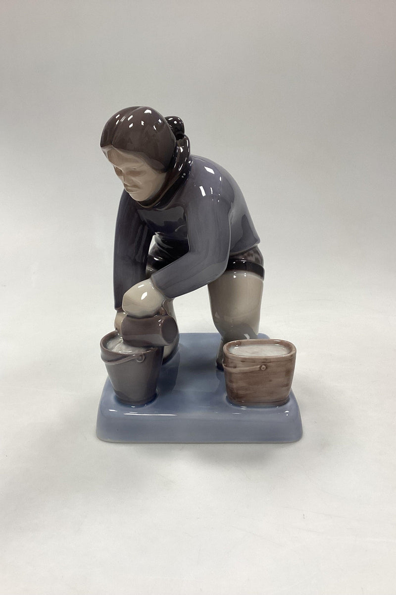 Bing og Grøndahl Figur af Inuit /Grønlandsk Kvinde No. 2416 - Danam Antik