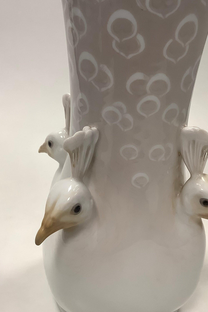 Royal Copenhagen Art Nouveau Vase med Påfugle Hoveder No 390/236 - Danam Antik