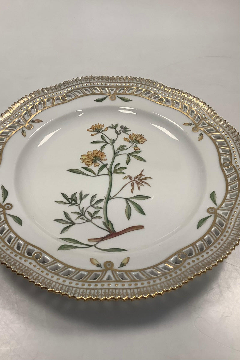 Royal Copenhagen Flora Danica Frokosttallerken No 20 / 3554 med gennembrudt kant - Danam Antik