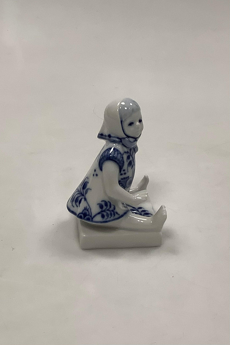 Royal Copenhagen Musselmalet Figur af Pige med Tørklæde No 4793 - Danam Antik