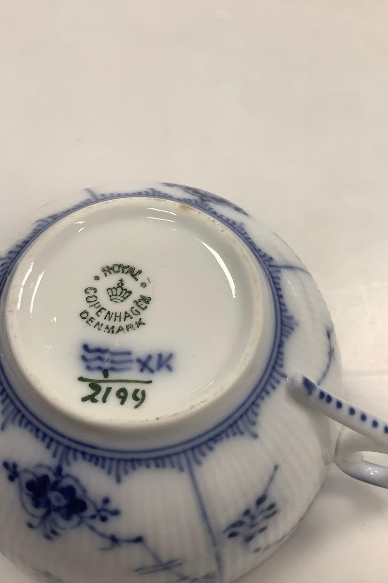 Royal Copenhagen Musselmalet Riflet Bouillon Kop med Underkop No. 2199 - Danam Antik