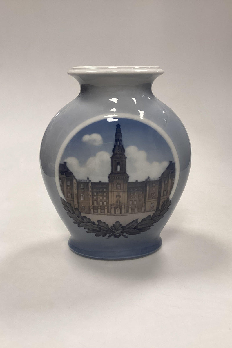 Royal Copenhagen Vase - Christiansborg Slot No. 3355 - Danam Antik