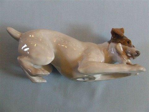 Royal Copenhagen Figur Hund med Ben No 704 - Danam Antik