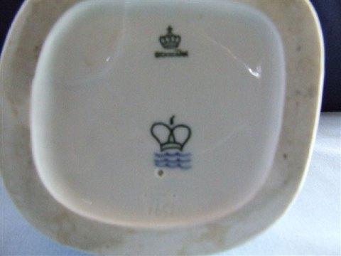 Royal Copenhagen Figur Munk med pige No 1591 3 varianter på lager - Danam Antik