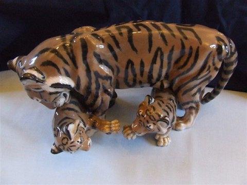 Royal Copenhagn Figur Tiger med 2 unger No 4687 - Danam Antik