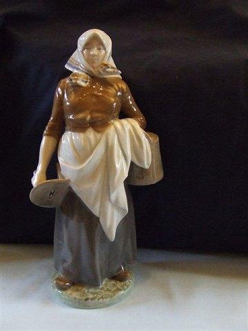 Royal Copenhagen Figur Malkepige No 899 - Danam Antik