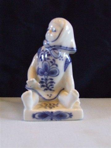 Royal Copenhagen Figur Siddende Pige No 4793 - Danam Antik