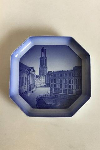 Bing og Grøndahl Alfabet Platte Utrecht. Designet i 1933-1934 af Ove Larsen - Danam Antik