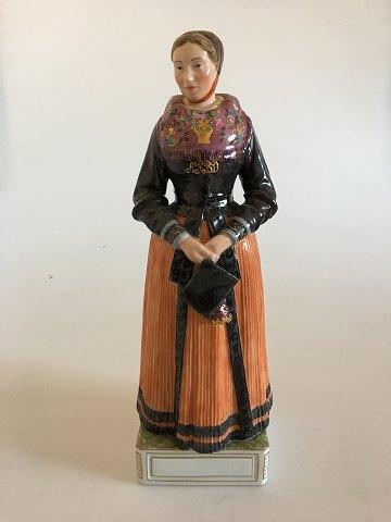 Royal Copenhagen Overglasur Figur No 12101 Acht Pitter Bachers Datter. Kirkedragt, Amager - Danam Antik