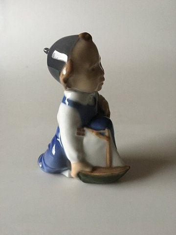 Royal Copenhagen Figur Lille Dreng med Skib "Aage" No 3272 - Danam Antik