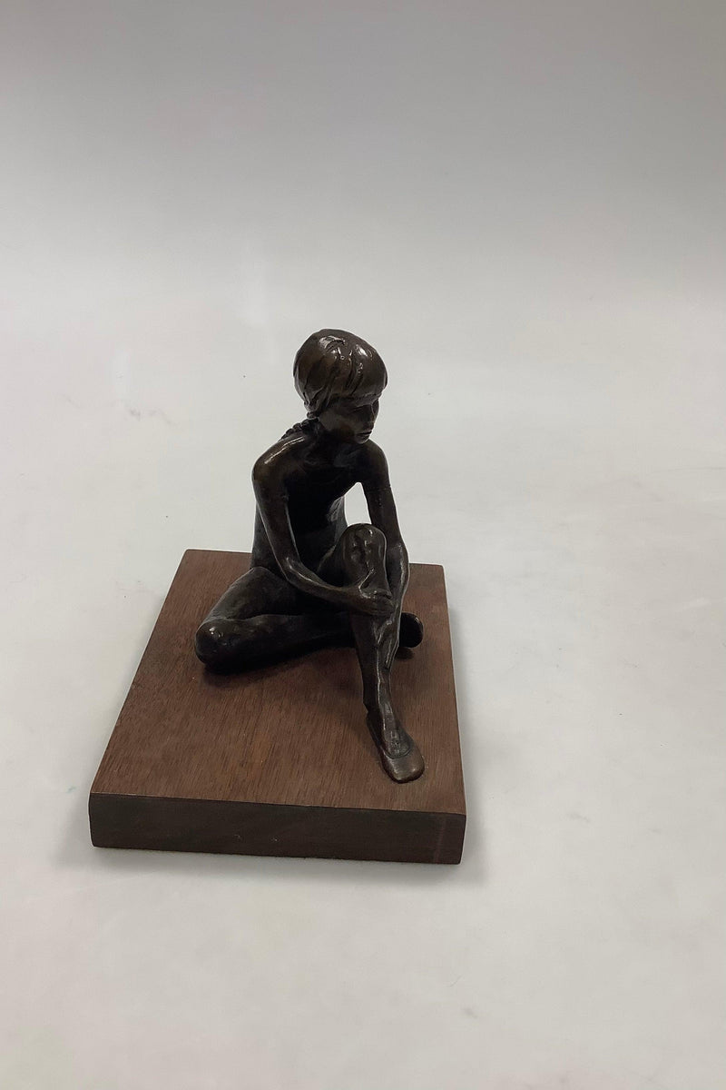 Royal Copenhagen S. G-Kelsey Bronze Figurine af Siddende Balletdanserinde fra 1975. No. 480/500 - Danam Antik