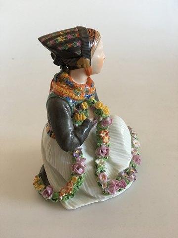 Royal Copenhagen Overglasur figur af Amager Blomster Pige No 12412 - Danam Antik