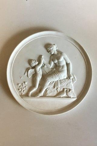 Royal Copenhagen Biscuit Platte "Amor klager til Venus over stikket af en bi" No 84 - Danam Antik