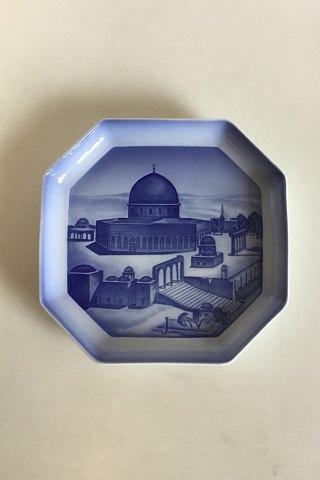 Bing og Grøndahl Alfabet Platte Jerusalem. Designet i 1933-1934 af Ove Larsen - Danam Antik