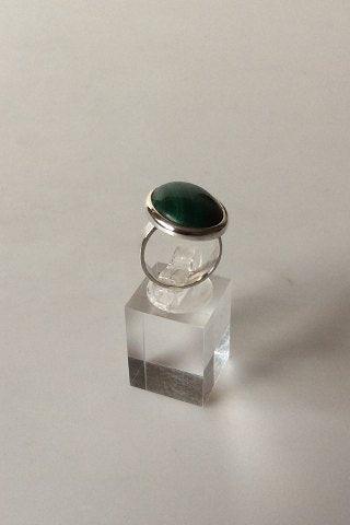 N. E. From Ring af Sterling Sølv med cabochonslebet grøn Malakit - Danam Antik