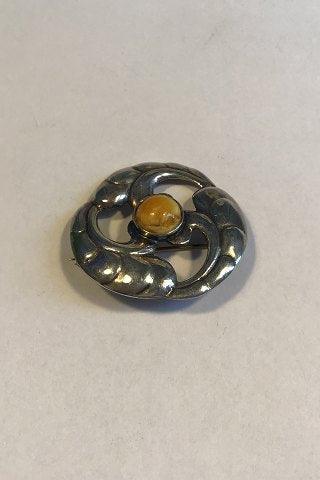 Broche sterling sølv med rav center i blad-ornamentik - Danam Antik
