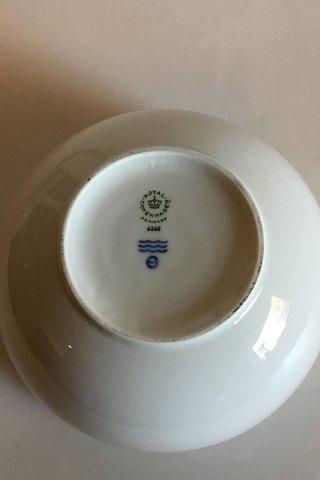 Royal Copenhagen Hvidpot Skål No 6260 / 578 - Danam Antik