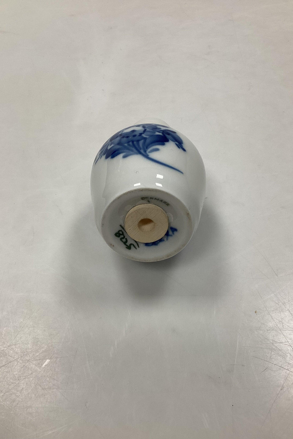 Royal Copenhagen Blue Flower Braided Salt Shaker No. 8225 en 2024