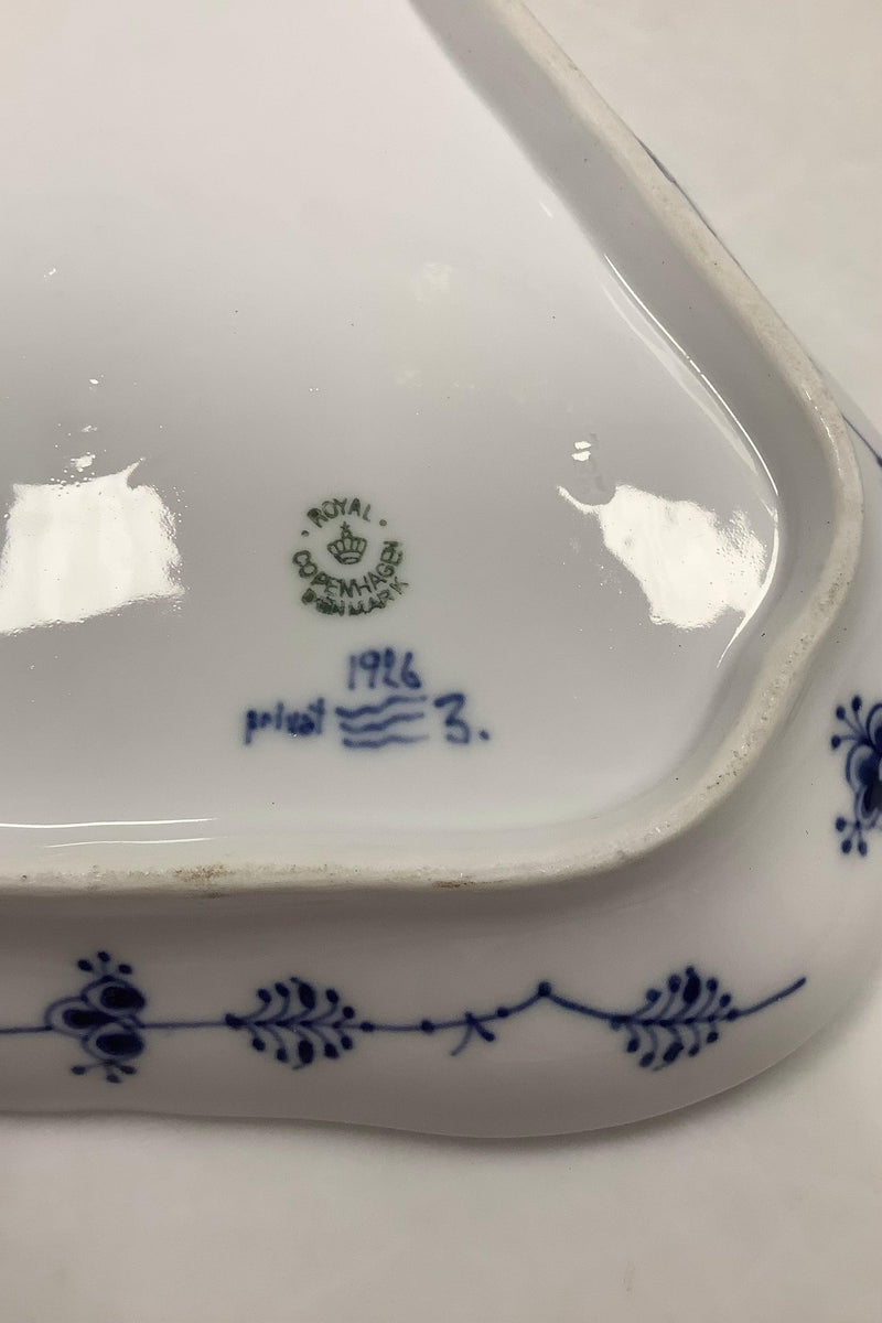 Royal Copenhagen Musselmalet Riflet Trekantet fad privat malet fra 1926 - Danam Antik