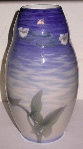 B&G vase med åkandedekoration - Danam Antik