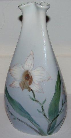 Bing & Grøndahl Art Nouveau Vase i en Triangular form No 3226/58 - Danam Antik