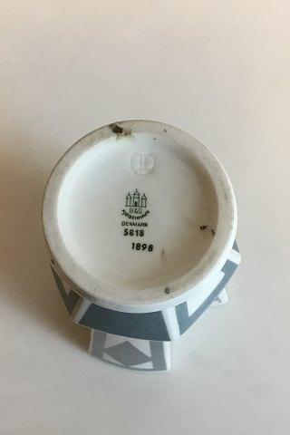 Bing & Grøndahl Kantet vase af Lisa Enquist No 5818/1898 - Danam Antik