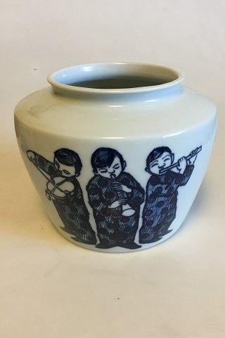 Bing & Grøndahl Porcelænsvase med tre musikanter No 10405/649 - Danam Antik