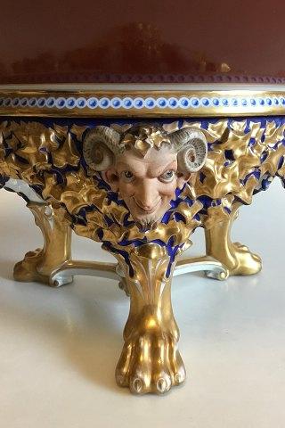 Bing og Grøndahl Punchbowle på stand af porcelæn, dekoreret i rød, blå og guld. - Danam Antik