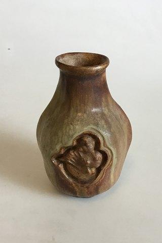 Bode Willumsen Vase med brun og grøn glasur i relief med havfrue No 509 PMN - Danam Antik