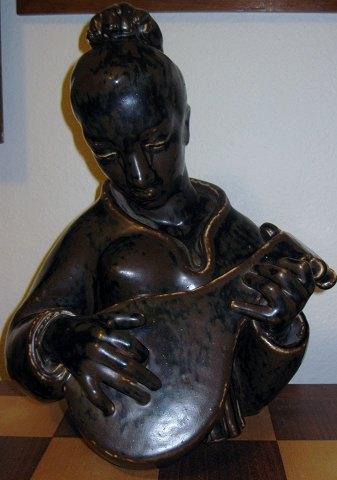 Kgl. Porcelæn Johannes Hedegaard Stentøjs Figur "Mandolinpige" No 21018 - Danam Antik