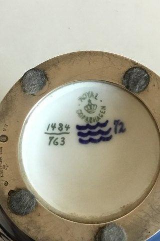 Royal Copenhagen Art Nouveau Et par vaser dekorerede med skibe og Sterling sølvmonteringer stemplet Michelsen ER 1916 No 1438/763 og 1462/763 - Danam Antik