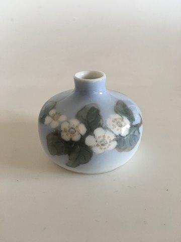 Royal Copenhagen Art Nouveau Miniature Vase med Blomster No 69/389 - Danam Antik