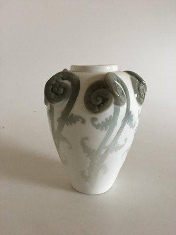 Royal Copenhagen Art Nouveau Vase med bregne design 314/193 - Danam Antik