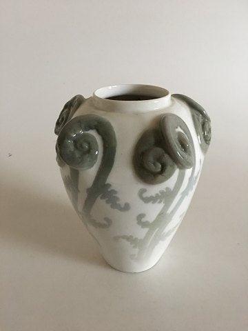 Royal Copenhagen Art Nouveau Vase med bregne design 314/193 - Danam Antik