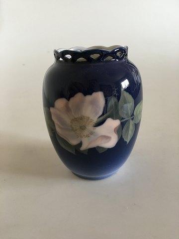 Royal Copenhagen Art Nouveau Vase med gennembrudt kandt No 353/160 - Danam Antik