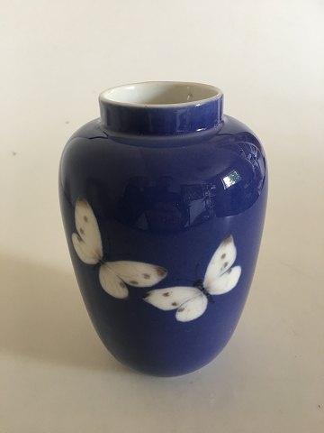 Royal Copenhagen Art Nouveau Vase med Sommerfugl - Danam Antik