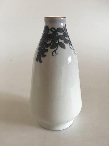 Royal Copenhagen Art Nouveau Vase med Sommerfugl No 2049/1809 - Danam Antik