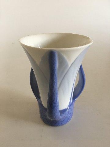 Royal Copenhagen Art Nouveau Vase med Tre Hanke No 8 - Danam Antik