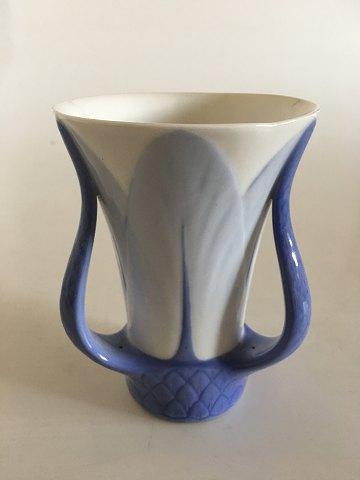 Royal Copenhagen Art Nouveau Vase med Tre Hanke No 8 - Danam Antik