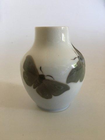 Royal Copenhagen Art Nouveau Vase No. 318/45a med Natsværmere Dekoration - Danam Antik