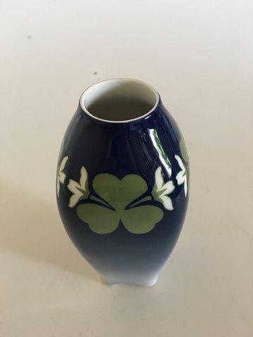 Royal Copenhagen Art Nouveau Vase No. 401/240 med Kløver Dekoration - Danam Antik