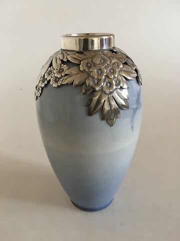 Royal Copenhagen Art Nouveau Vase No 47E med Skibsmotiv og A. Michelsen Sterling Sølv Montering - Danam Antik