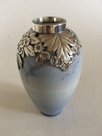 Royal Copenhagen Art Nouveau Vase No 47E med Skibsmotiv og A. Michelsen Sterling Sølv Montering - Danam Antik