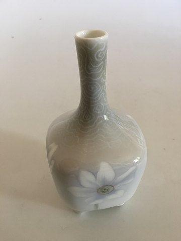 Royal Copenhagen Art Nouveau Vessel Vase No. 200/135 med Påskelilje dekoration - Danam Antik