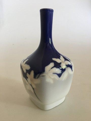 Royal Copenhagen Art Nouveau Vessel Vase No. 204/135 med Blomster dekoration - Danam Antik