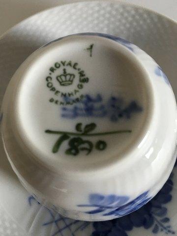 Royal Copenhagen Blå Blomst Svejfet kaffekop og Underkop No 1870 - Danam Antik