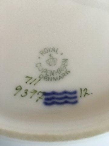 Royal Copenhagen Brun Iris Kagefad No 9397 - Danam Antik