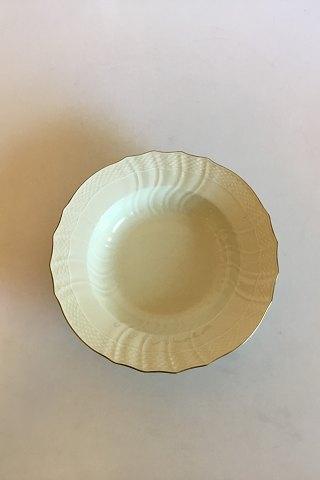 Royal Copenhagen Creme Svejfet med Guld (Stel 1235) Dyb Desserttallerken No 1614 - Danam Antik