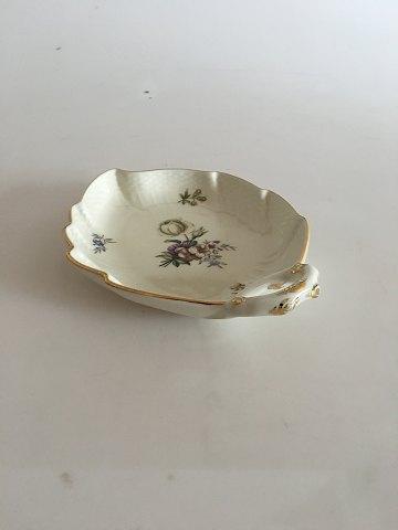 Royal Copenhagen Frijsenborg Bladformet Asiet No 1868 - Danam Antik